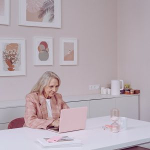 עבודה לגיל השלישי: איך מרכז הזדמנויות מסייע להשתלב מחדש