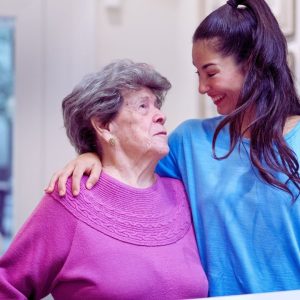 בחירת מטפל סיעודי – מדריך מלא למשפחה