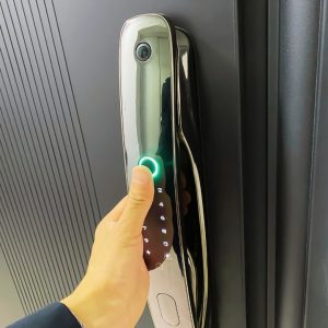 כניסה חכמה ובטוחה לבית עבור בני הגיל השלישי
