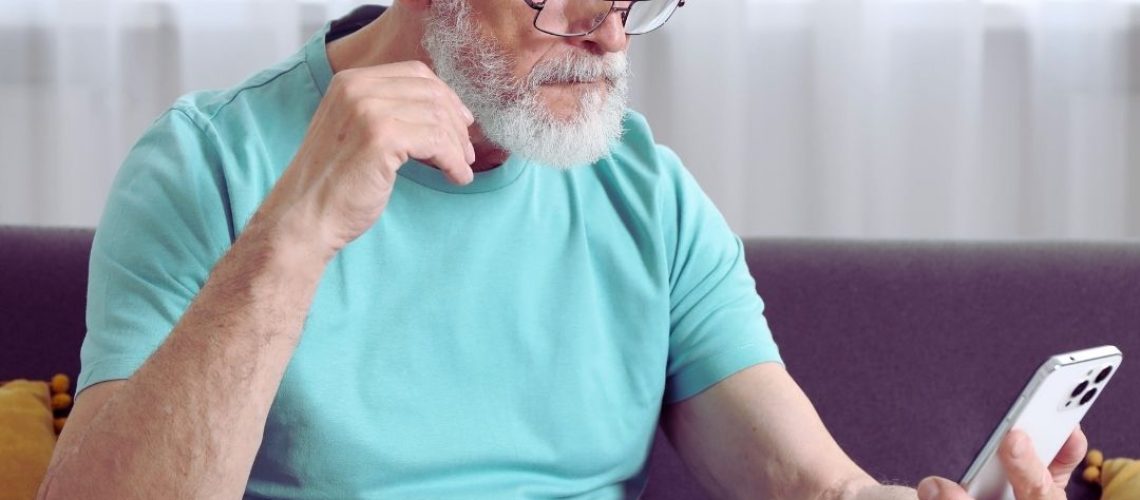 למה יותר משתמשים בגיל השלישי עוברים ל-Esim בסלולר?