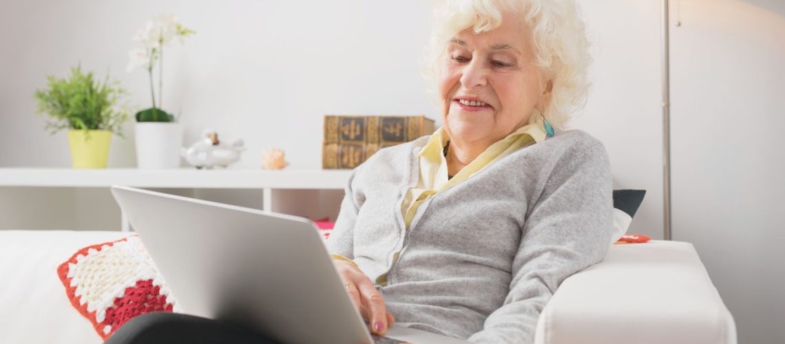 קורסי מחשבים למבוגרים שמובילים לקריירה חדשה