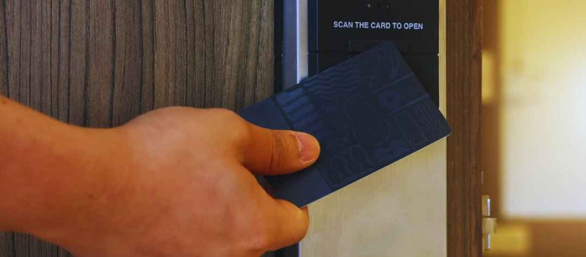 מנעול חכם ובית חכם לגיל השלישי