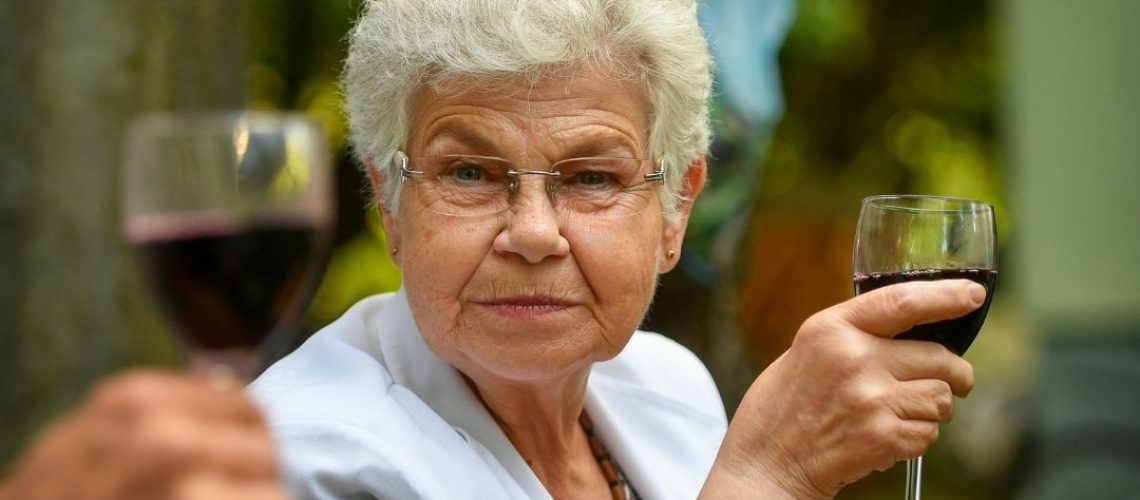 איך להזמין משקאות לאירוח בגיל השלישי בצורה פשוטה ונוחה